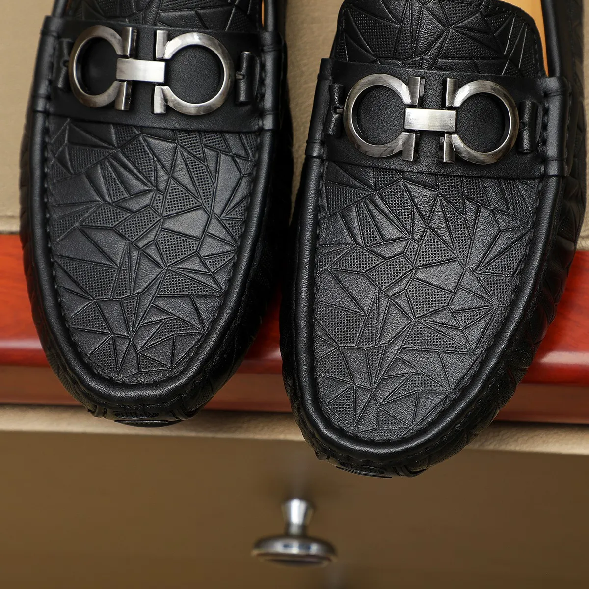 Men's shoes 💰360 🕷🕷【Ferragamo】Ferragamo Popular fashionable casual slip-on shoes🇨🇳Official website counter 1:1 production, original mold opening💯Good quality visible, imported high-end first-layer calfskin, luxurious pigskin lining🌿Very clear texture, high-quality waterproof, non-slip and wear-resistant outsole🎋High quality and low price, truly handmade🍓Color, code number 38-45